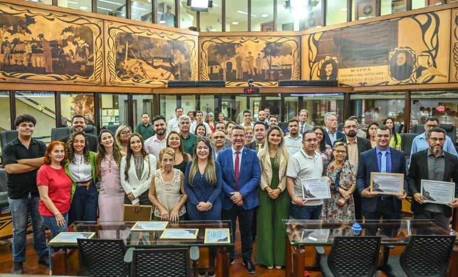 Sessão solene na Aleac celebra 50 anos da Associação dos Farmacêuticos